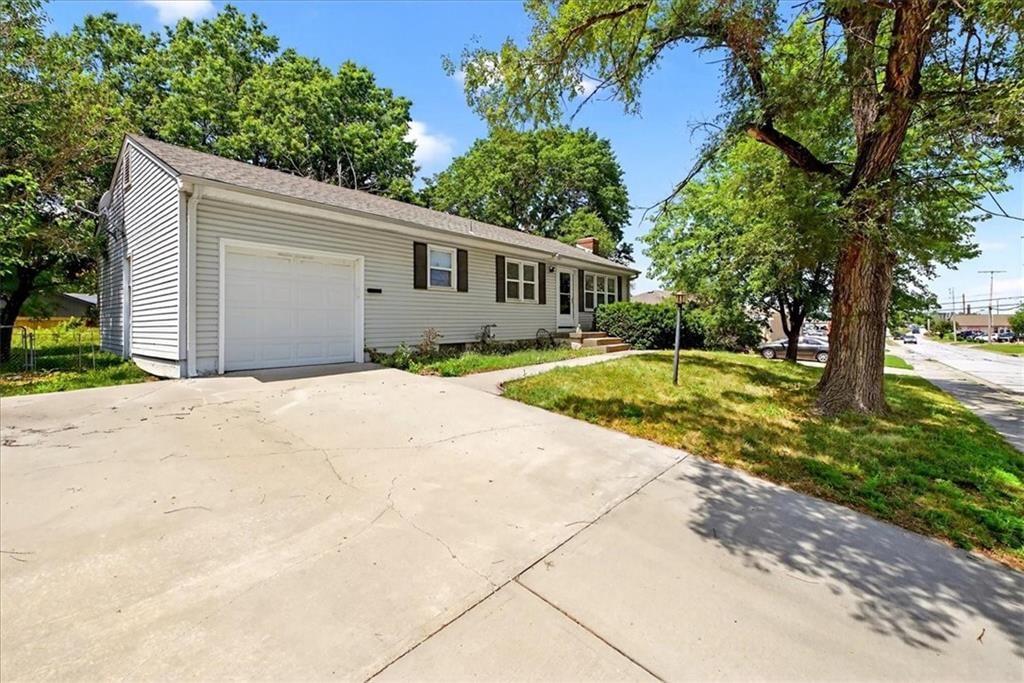 105 S Burch Street — photo 2