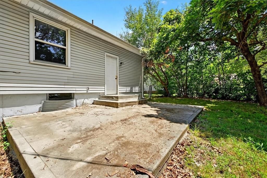 105 S Burch Street — photo 16