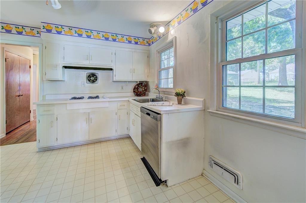 9534 Grandview Street — photo 9