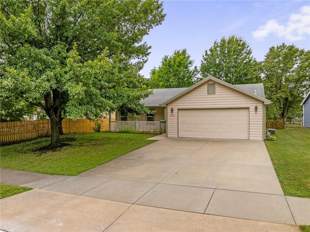 2305 Brett Drive — photo 2