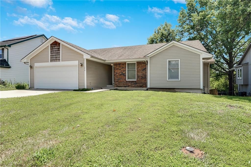1216 SW Huntington Drive — photo 2