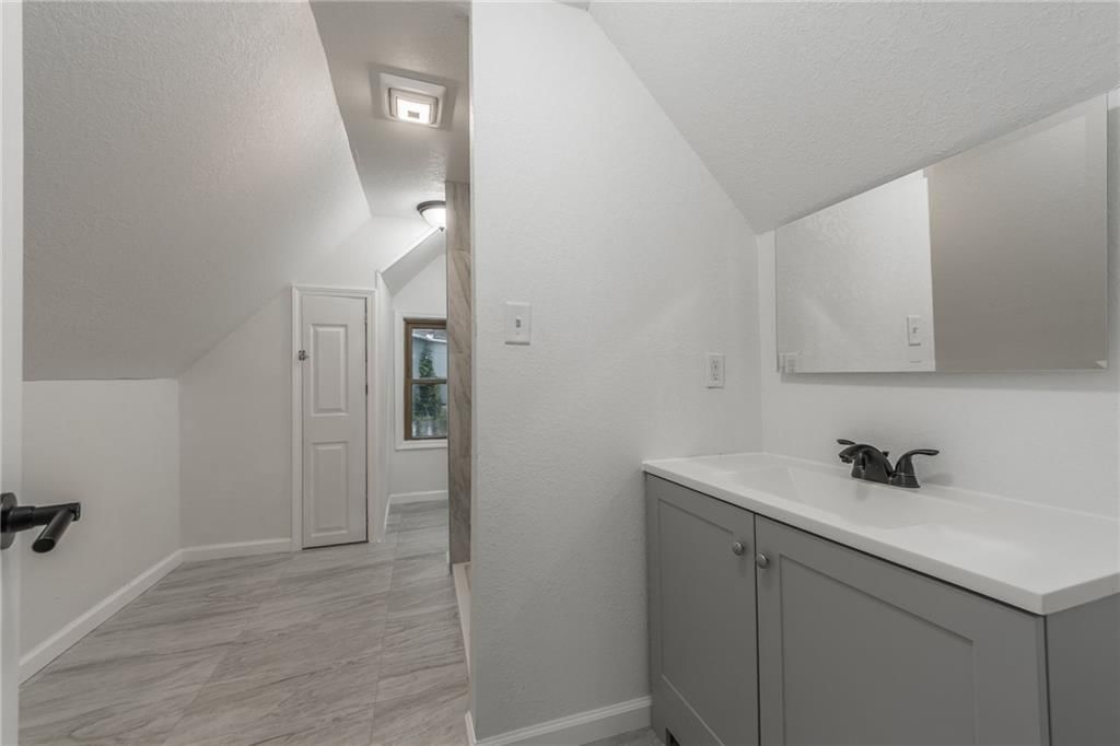1620 Buchanan Avenue — photo 16