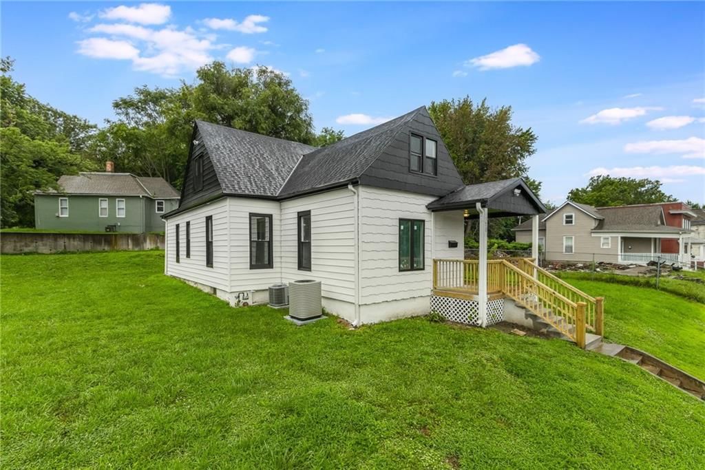 1620 Buchanan Avenue — photo 31