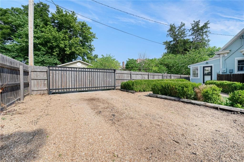 334 W Kansas Street — photo 17