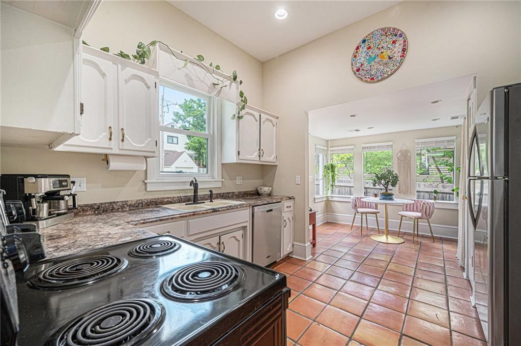 334 W Kansas Street — photo 6
