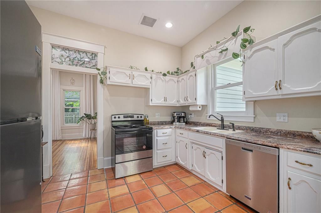 334 W Kansas Street — photo 7