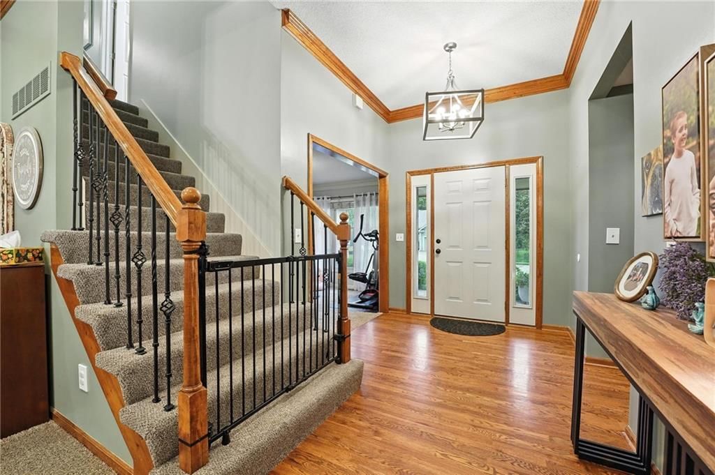 6235 N Forest Drive — photo 2