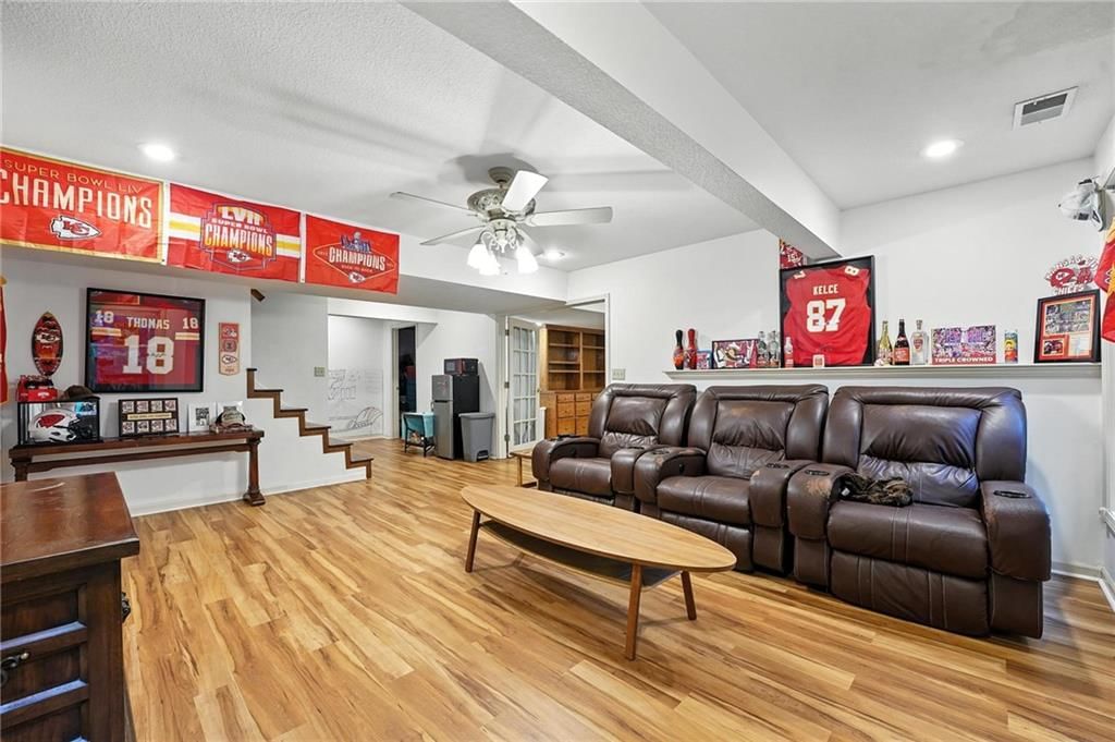 6235 N Forest Drive — photo 33