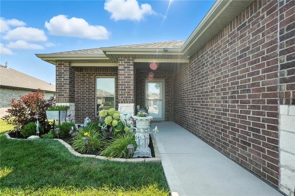 Photo 5 of 34 - 7547 Belmont Drive