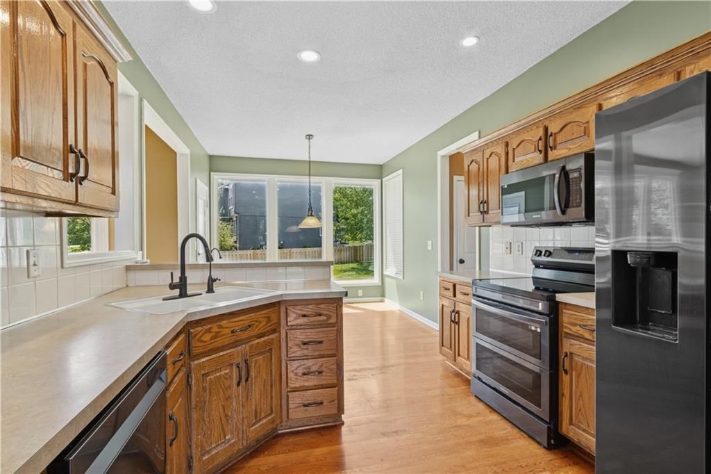 15238 S Albervan Street — photo 9
