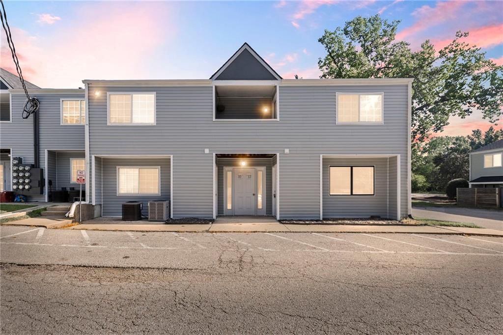 1502 W 25th Court — photo 1