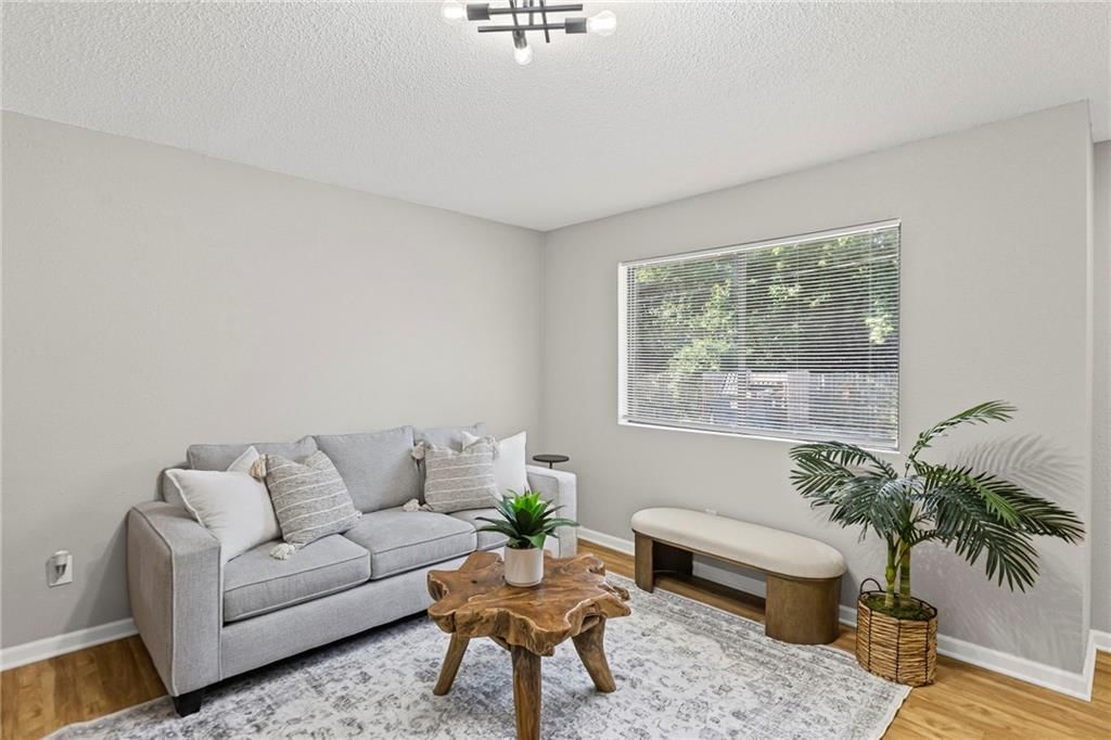 1502 W 25th Court — photo 4