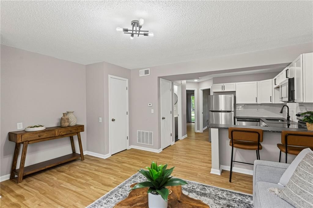 1502 W 25th Court — photo 5