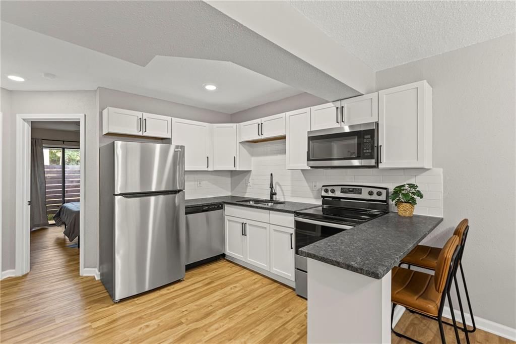 1502 W 25th Court — photo 6