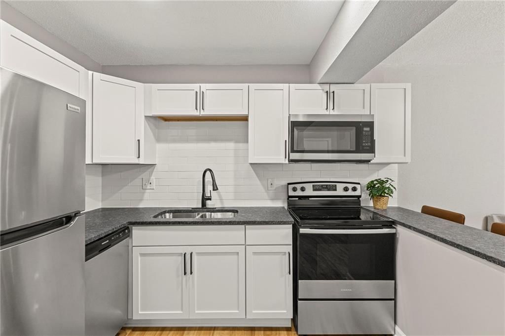 1502 W 25th Court — photo 7