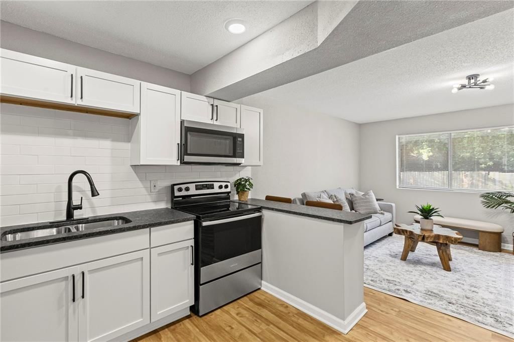 1502 W 25th Court — photo 8