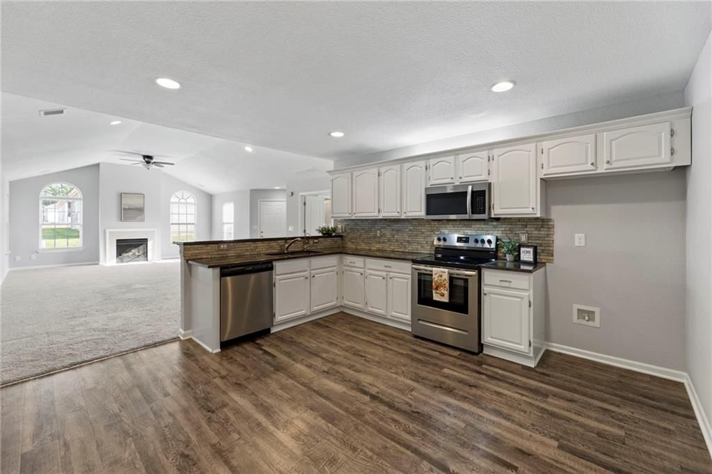 704 NE 65th Terrace — photo 3
