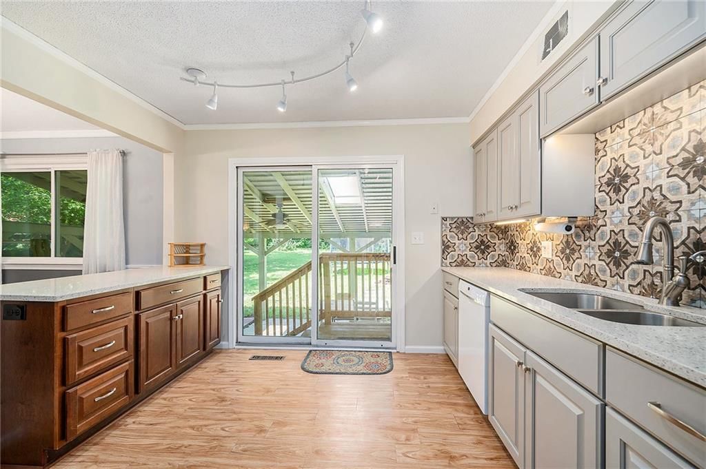 309 S Stevenson Street — photo 11
