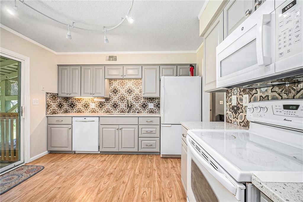 309 S Stevenson Street — photo 9