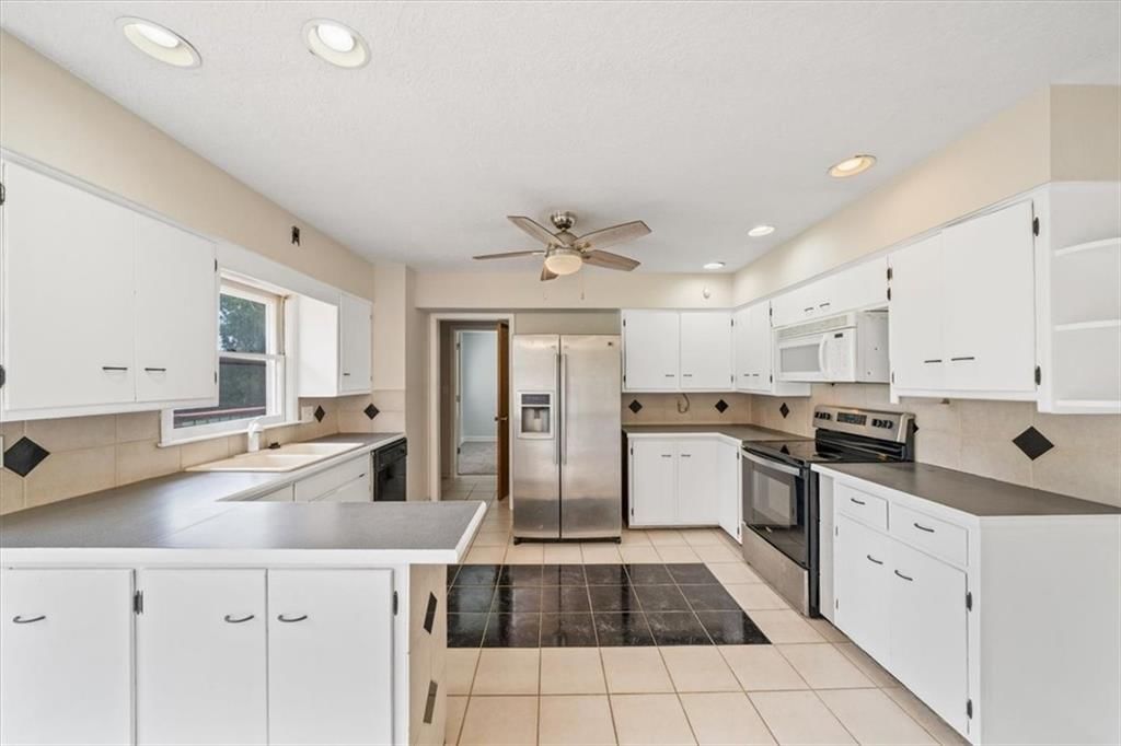 441 E Bates Street — photo 8
