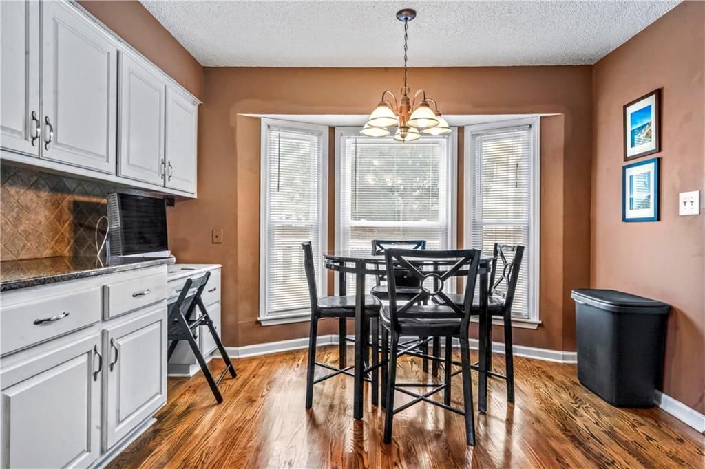 912 NW Forest Drive — photo 3