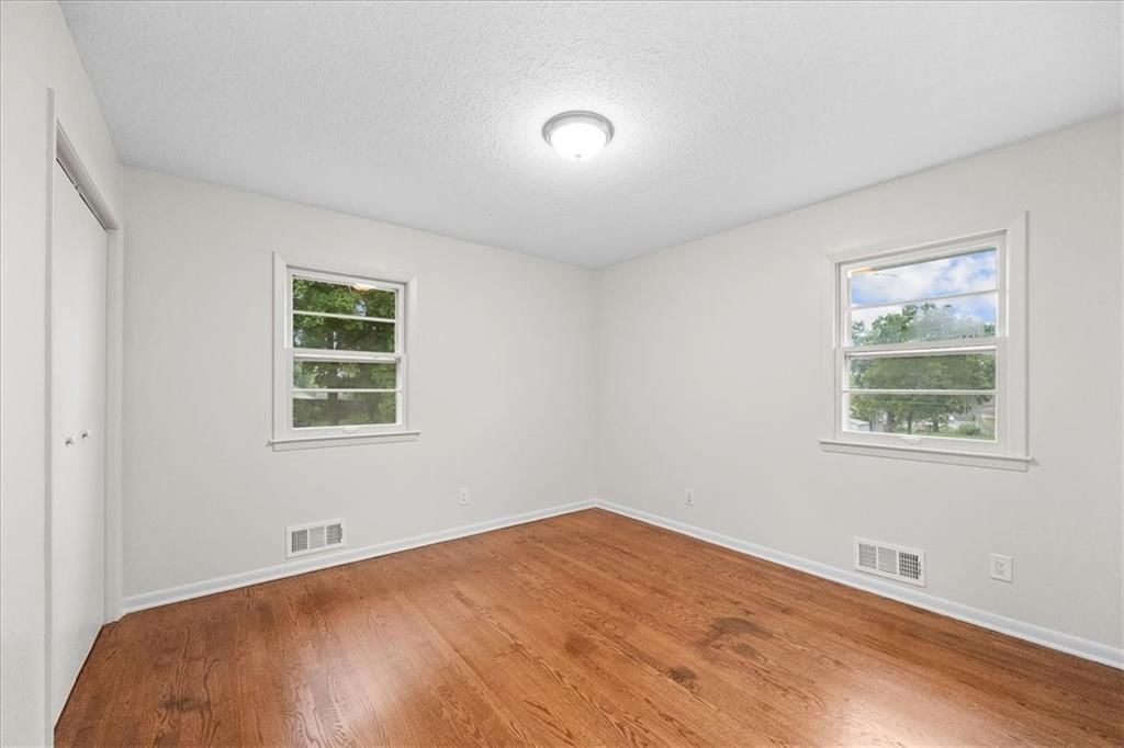104 N June Street — photo 15