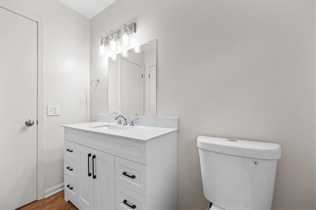 104 N June Street — photo 16