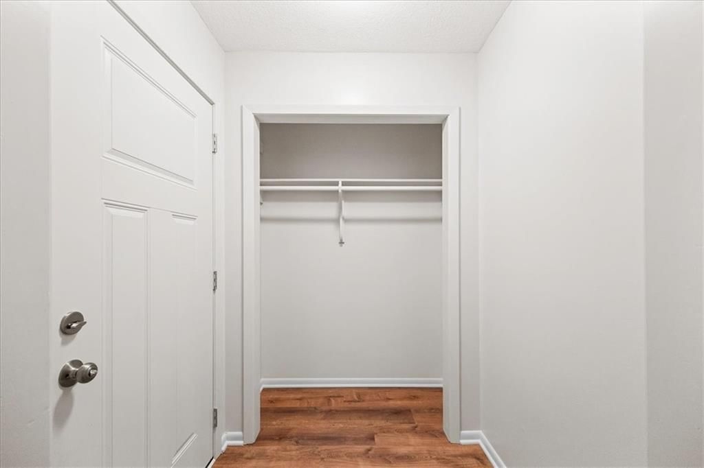 104 N June Street — photo 3