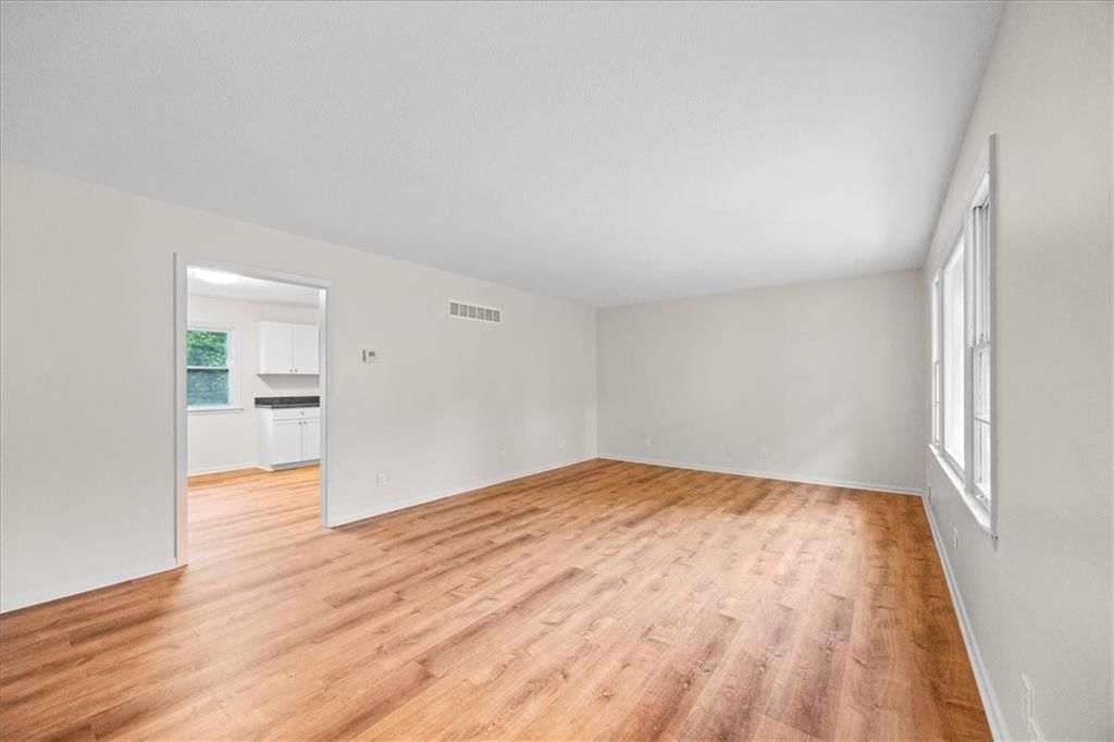 104 N June Street — photo 5