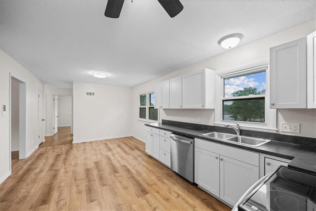 104 N June Street — photo 10