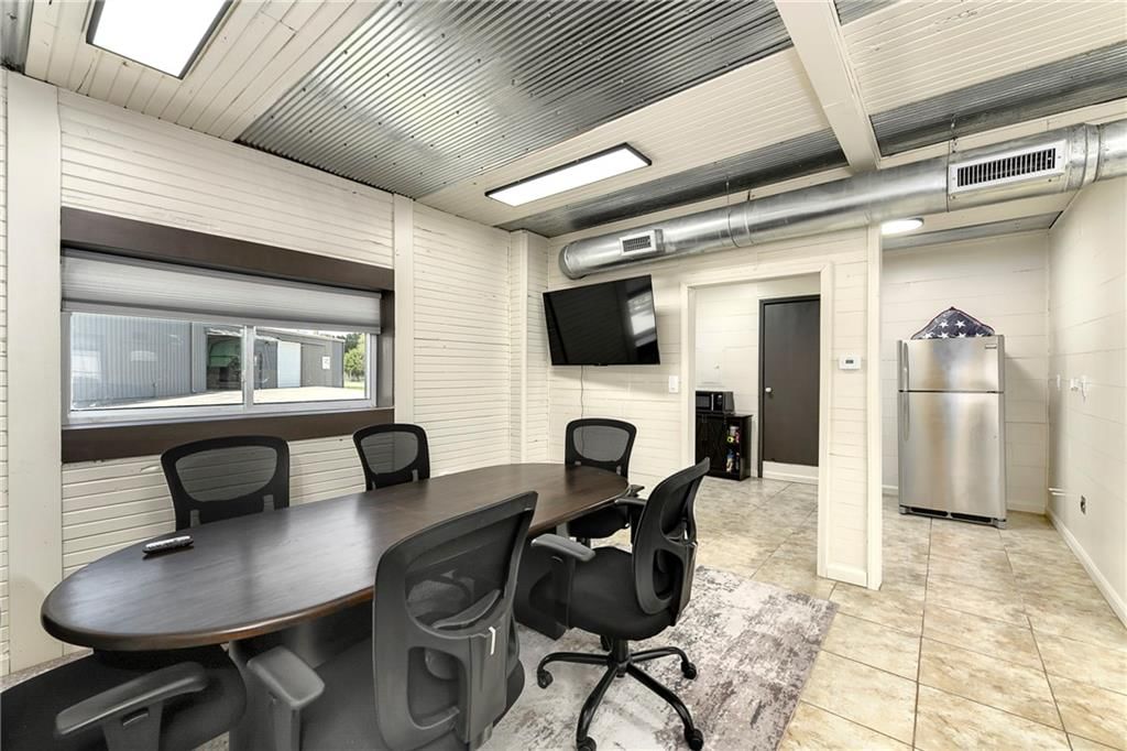 285 W Broadway Street — photo 11