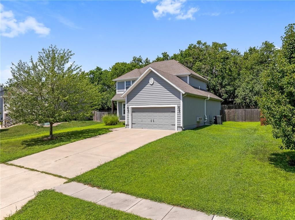 20496 W 220th Terrace — photo 3