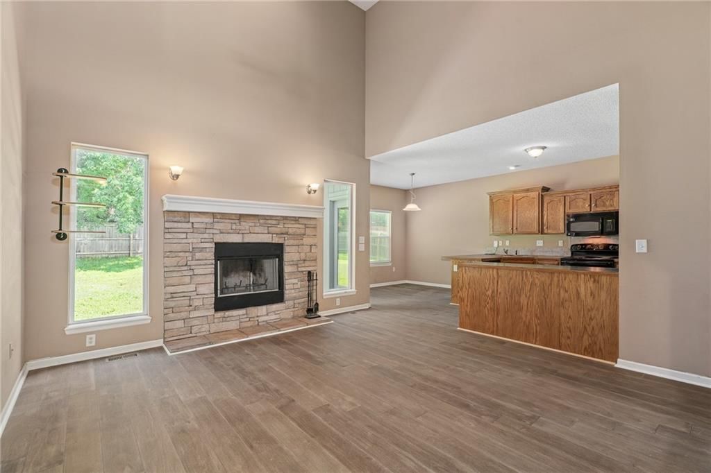 20496 W 220th Terrace — photo 7