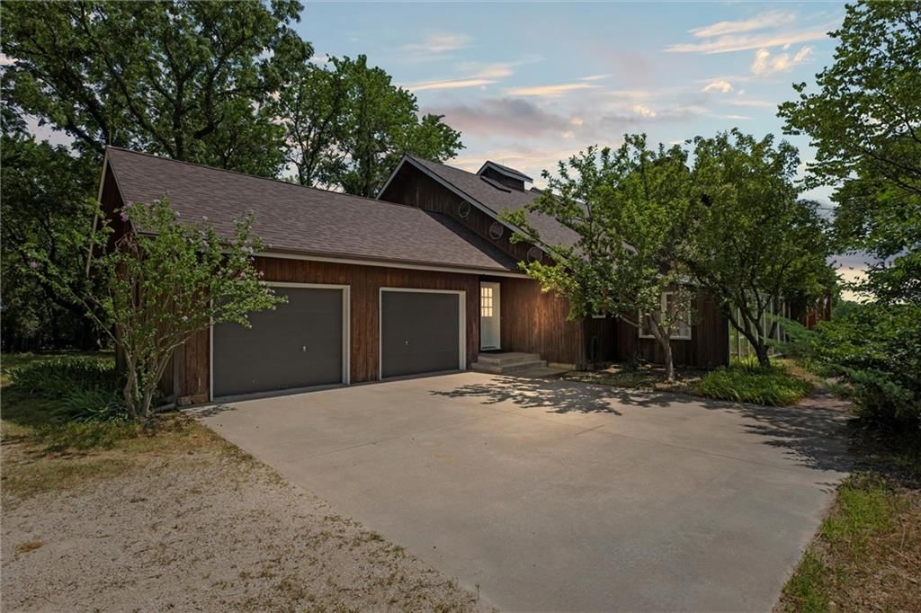 1034 E 450 Road — photo 70