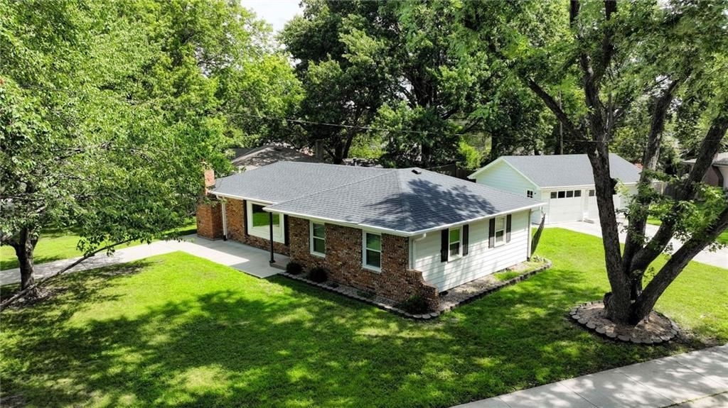 516 N HAMILTON Street — photo 38