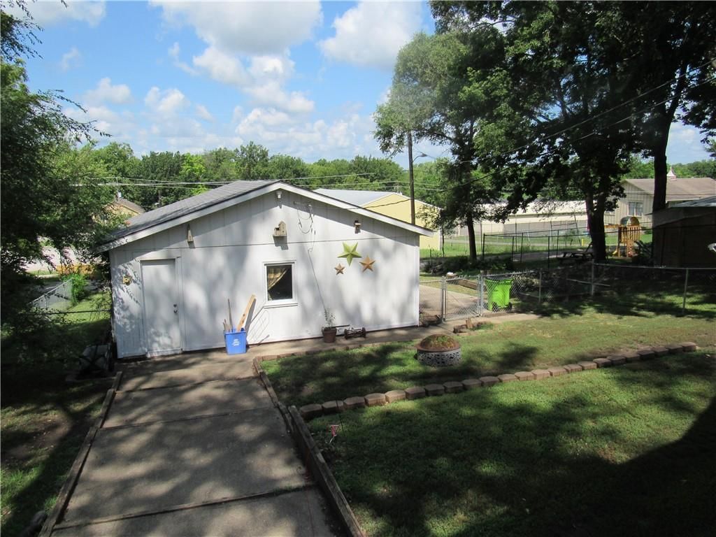 402 N Independence Street — photo 8