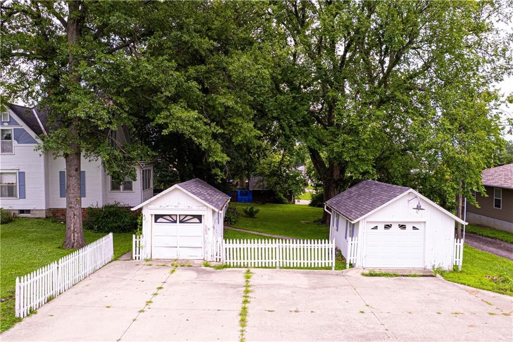 1004 E 2ND Street — photo 36