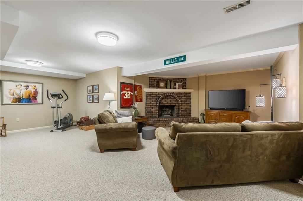 7815 N Broadway Avenue — photo 36