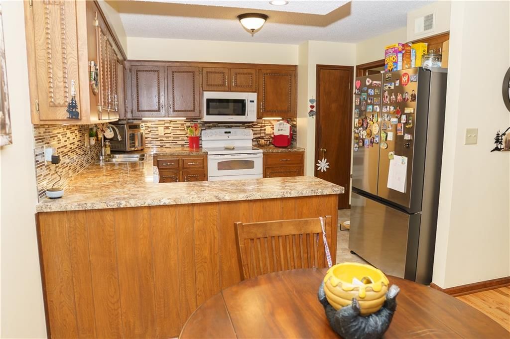 9730 Overhill Drive — photo 14