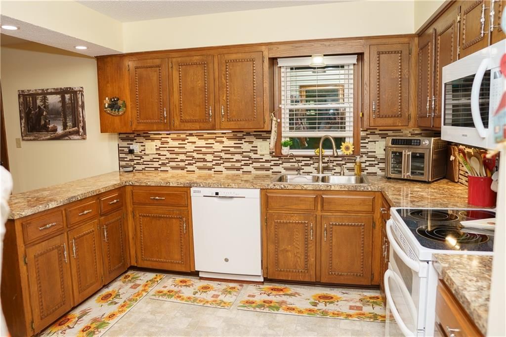 9730 Overhill Drive — photo 15