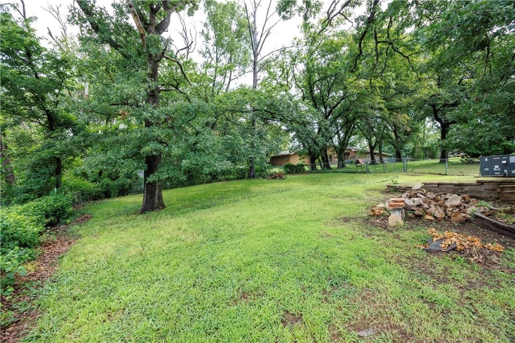 222 Lakeview Drive — photo 23