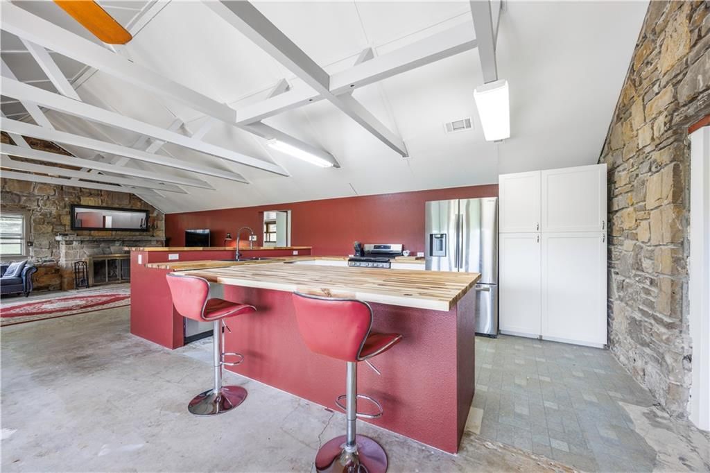 222 Lakeview Drive — photo 4