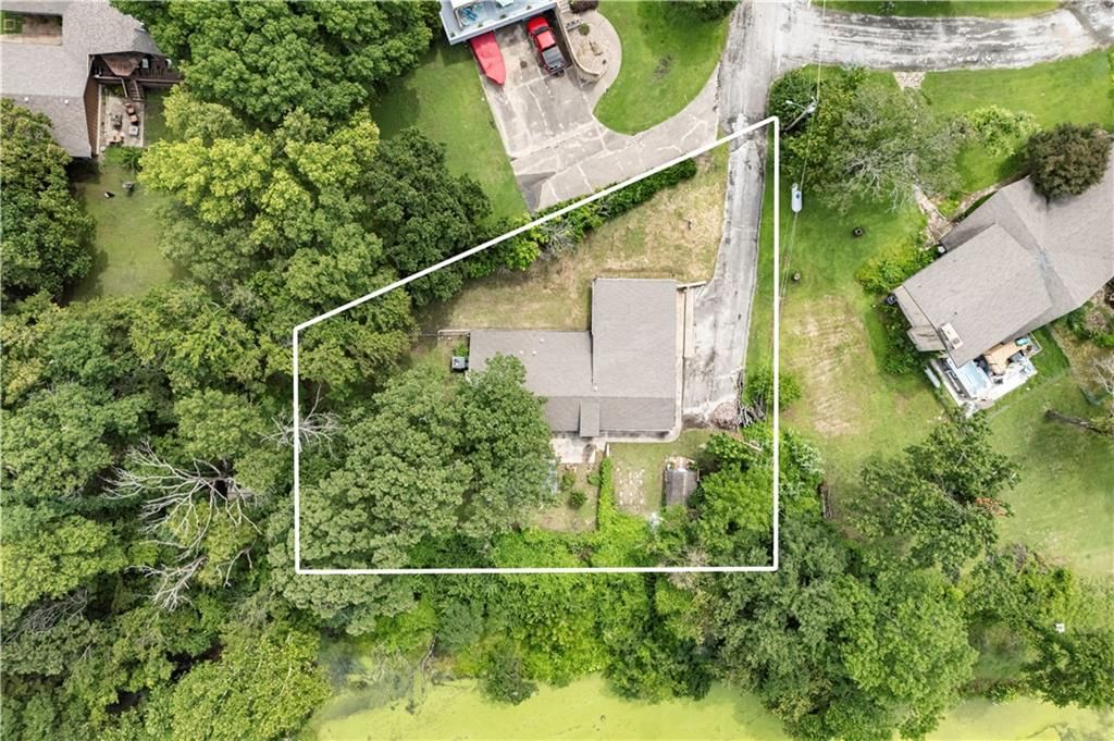 222 Lakeview Drive — photo 34