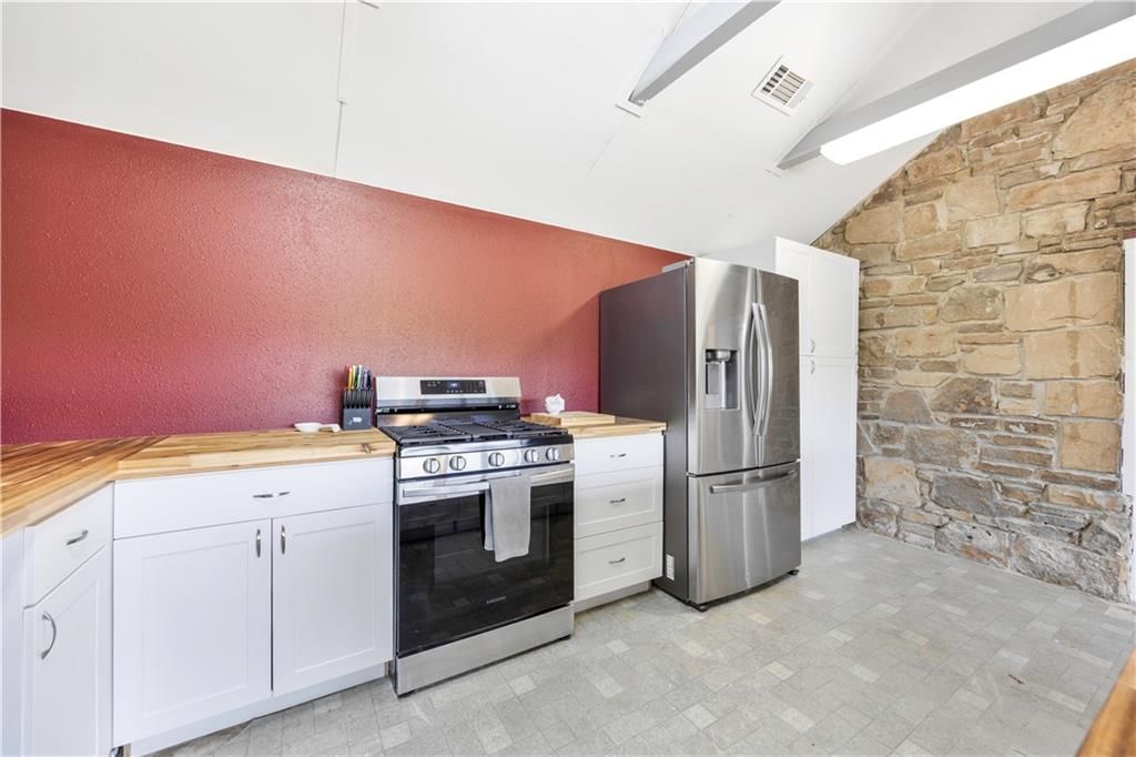 222 Lakeview Drive — photo 6