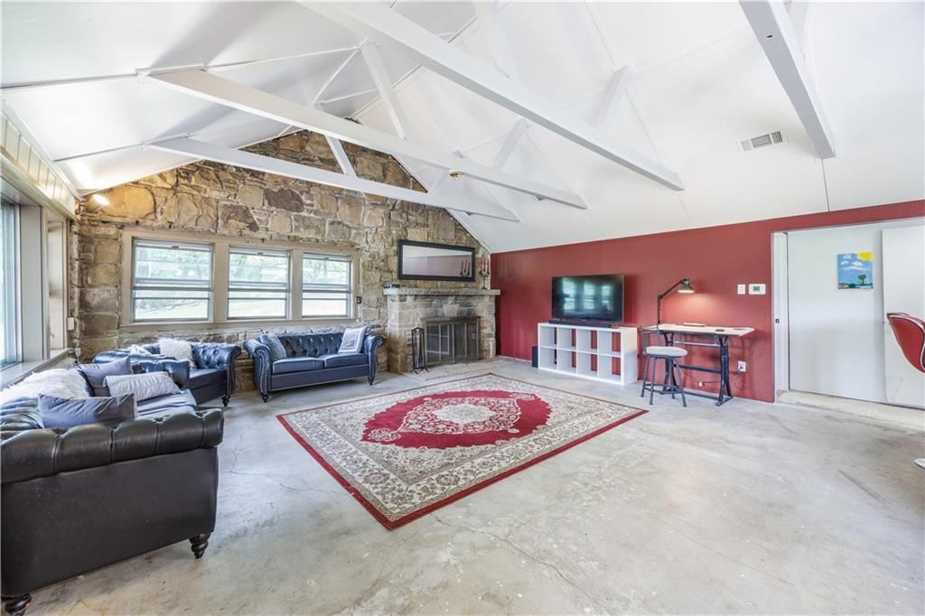 222 Lakeview Drive — photo 7