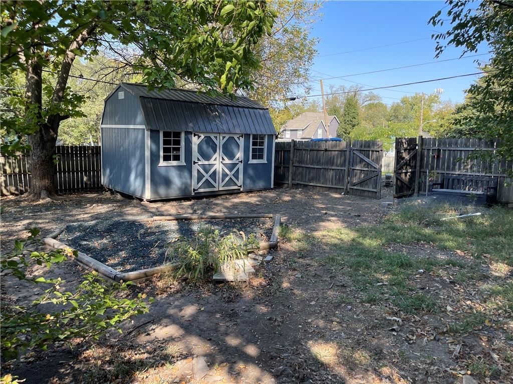 110 W Shawnee Street — photo 35