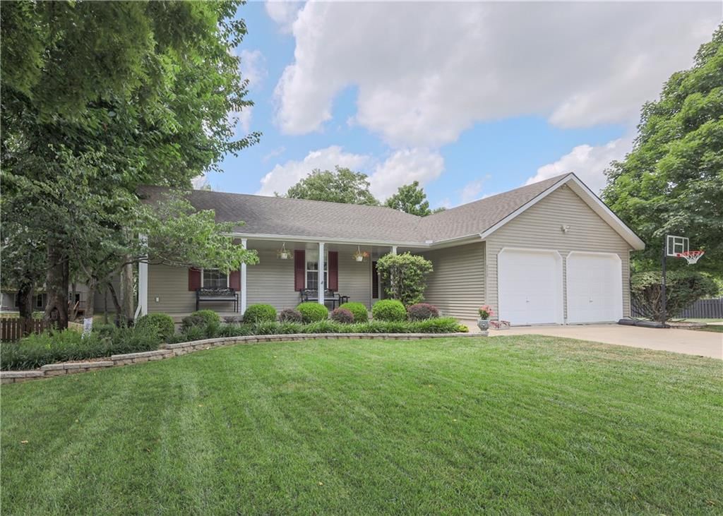 820 NE Country Lane — photo 24