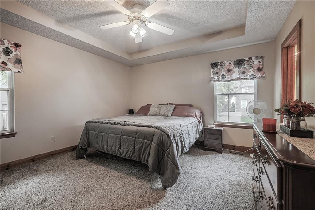820 NE Country Lane — photo 9