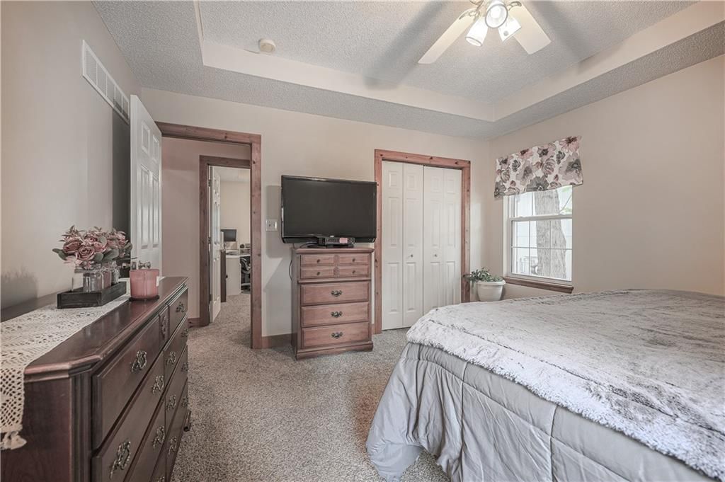 820 NE Country Lane — photo 10