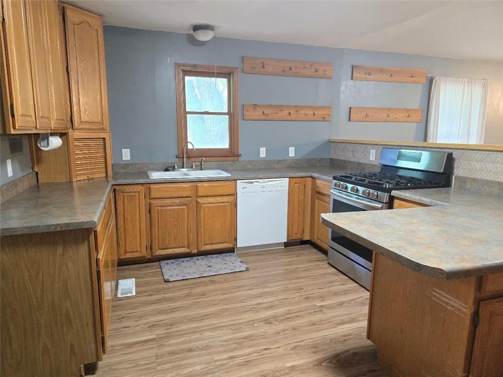 524 W 2nd Street — photo 16